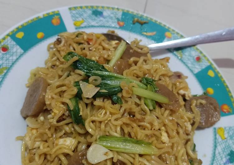 Mie nyemek indomie goreng