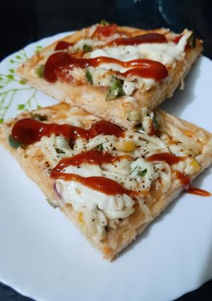 A picture of Cheesy Mayo Pizza.