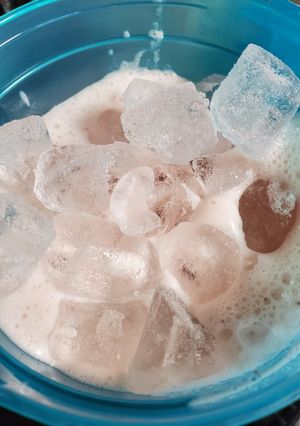Una foto de Agua de fresa y leche