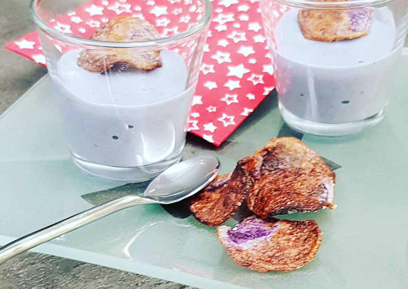 Minivelouté de vitelottes et chips