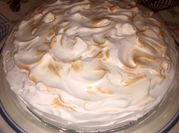 Una foto de tarta de melocotón en almíbar
