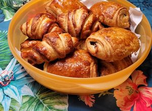 Une photo de Recette traditionnelle des pains au chocolat et des croissants. CAP BOULANGER