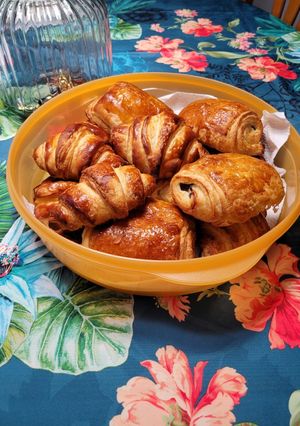Une photo de Recette traditionnelle des pains au chocolat et des croissants. CAP BOULANGER