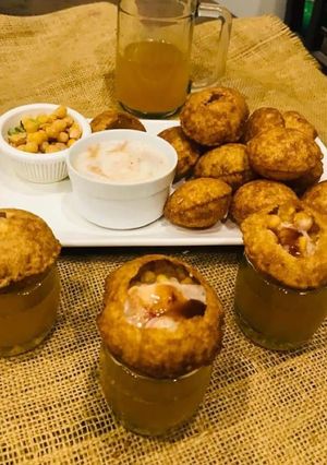 A picture of Pani Puri.