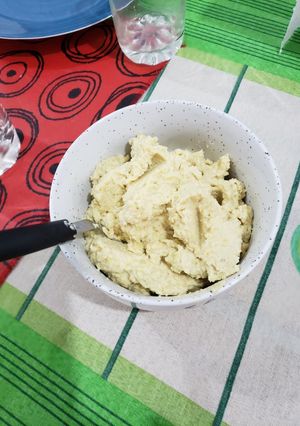 Una foto de Hummus en casa