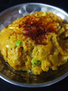 ઘઉં ની કાંદા લસણ વાળી ખીચી(ghau kanda lasan vali khichi recipe in Gujarati) રેસીપી મુખ્ય ફોટો