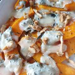 Una foto de Calabaza con queso gorgonzola y nueces