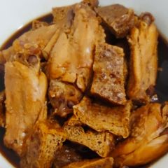 A picture of Sukiyaki chicken stew.