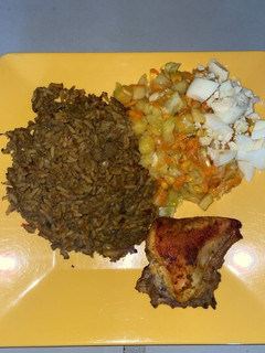 A picture of Dirty rice with grill chicken and veggies sauce.