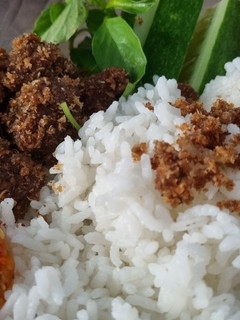 Foto resep Nasi Empal Serundeng