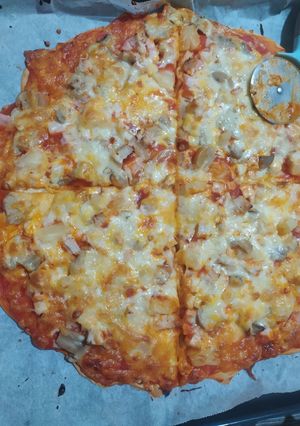 Una foto de Pizza caribeña con pollo