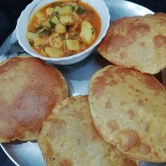 A picture of Aloo Puri.