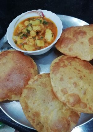 A picture of Aloo Puri.