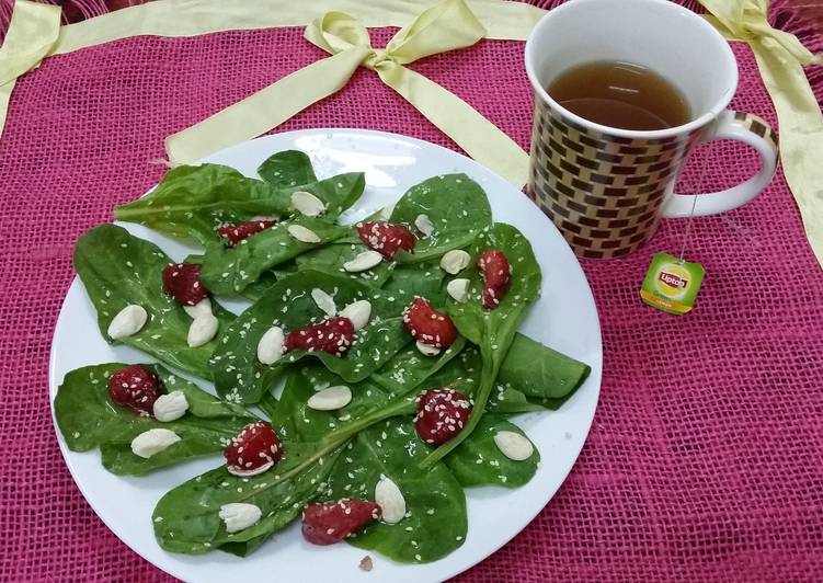 Recipe of Homemade Strawberry, Spinach and Almond Salad