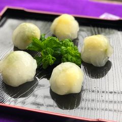 A picture of Japanese Summer Sweet ‘Kuzu Dango’.