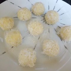 A picture of Coconut laddo.