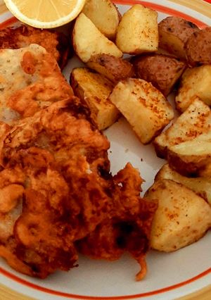 Una foto de Reineta rebozada con papitas rústicas.