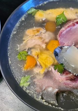 Une photo de Aspic de porc et poulet / Răcitură