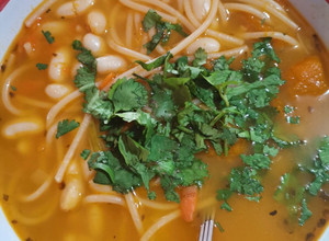 Una foto de Porotos con riendas
