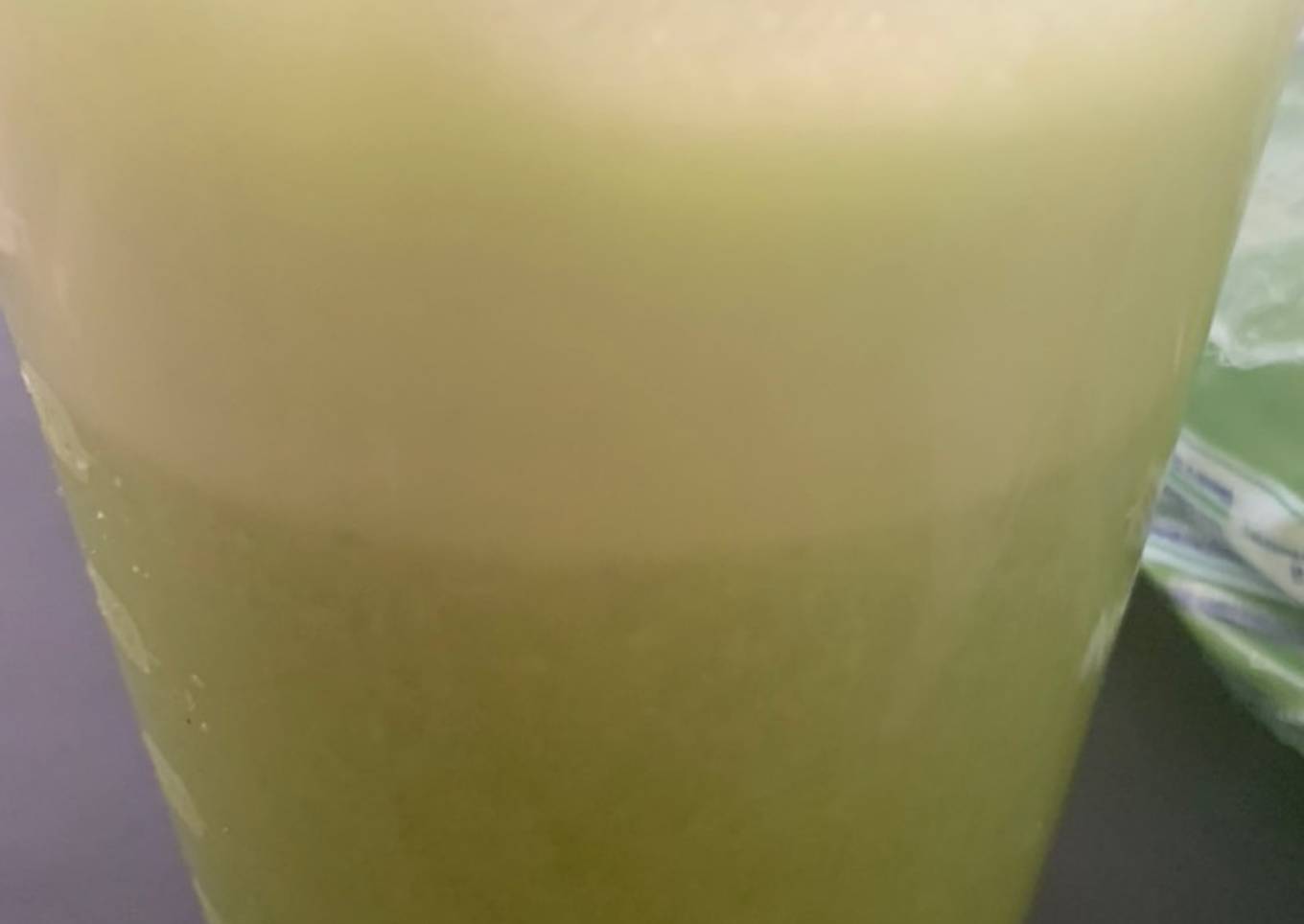 Batido de piña, nopal y apio