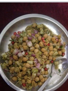 चना चाट (chana chaat recipe in Hindi) रेसिपी मुख्य फोटो