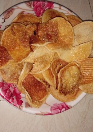 आलू के चिप्स (Aloo ke chips recipe in hindi) रेसिपी मुख्य फोटो
