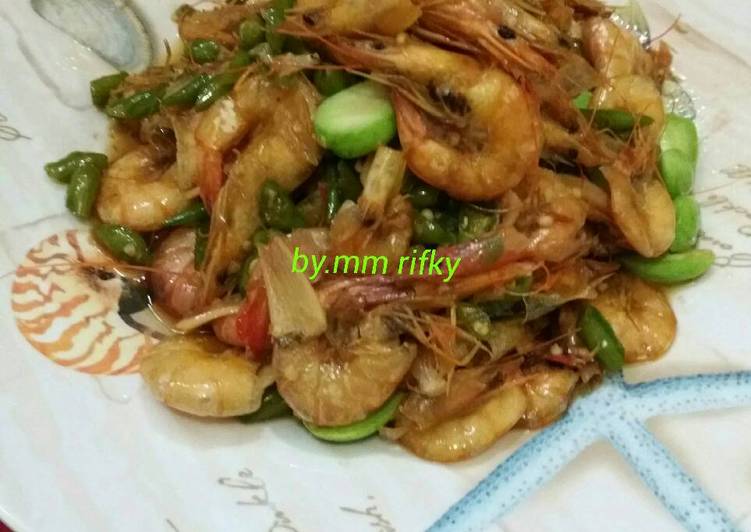 Bagaimana Membuat Tumis udang cabe ijo pete Anti Gagal