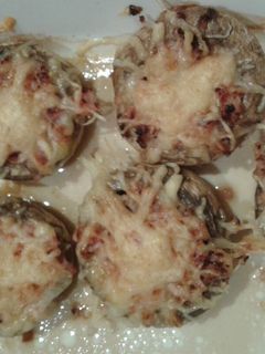 Una foto de Champiñon relleno de beicon y queso