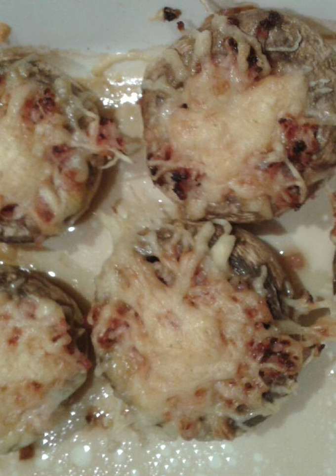 Una foto de Champiñon relleno de beicon y queso