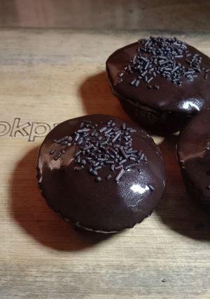 A picture of Chocolate Cupcakes 🧁🧁.