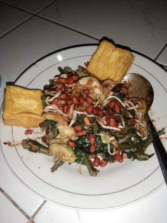 Cara Simple Menyiapkan Resep  Rujak Kangkung pedas dengan toge timun yang Bikin Ngiler, Menggugah Selera