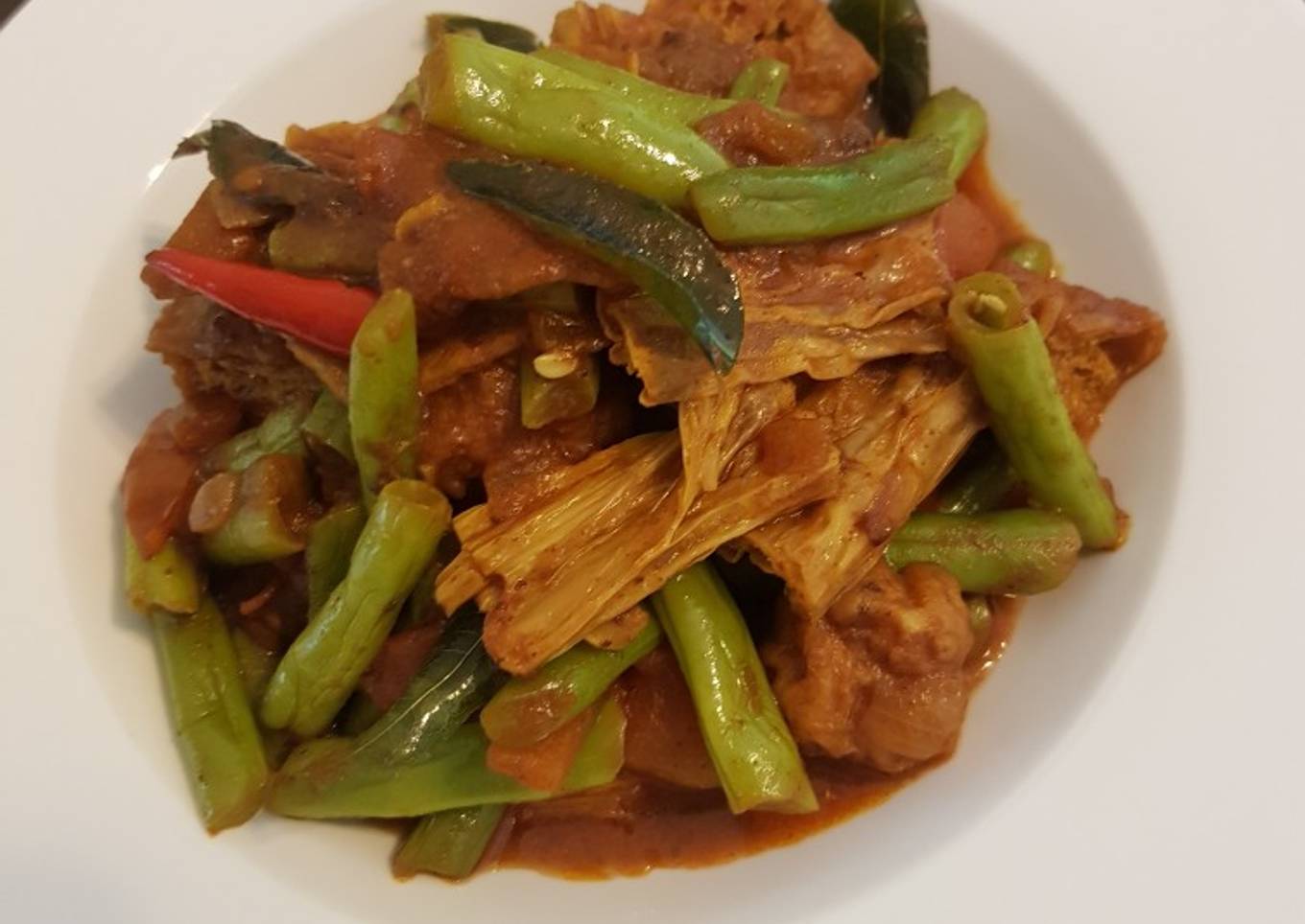 Bean dry curry with tofu skin