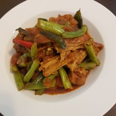 A picture of Bean dry curry with tofu skin.
