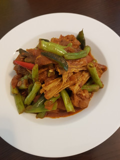 A picture of Bean dry curry with tofu skin.