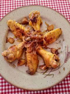 Una foto de Alitas de pollo de corral con curry rápidas 🍗😋💃