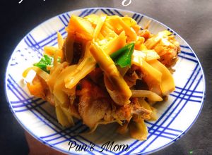 Hình của món Gà xào măng tươi.