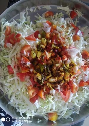 વઘારેલૂ સલાટ (Vagharelu Salad Recipe In Gujarati) રેસીપી મુખ્ય ફોટો