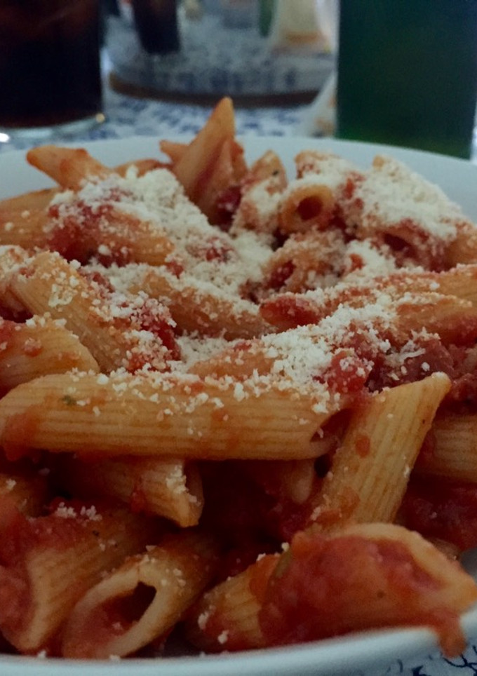 Una foto de Pasta con salsa de tomate y chorizo