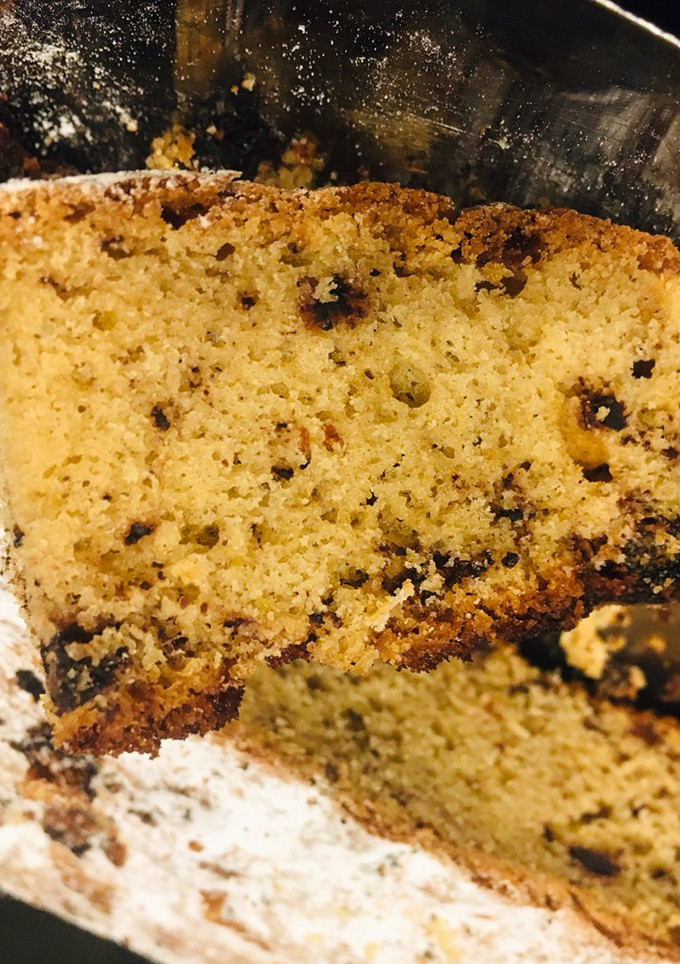 Una foto de BUDÍN DE VAINILLA 🥧CON VIRUTAS DE CHOCOLATE 🍫 Y PASAS DE UVA 🍇