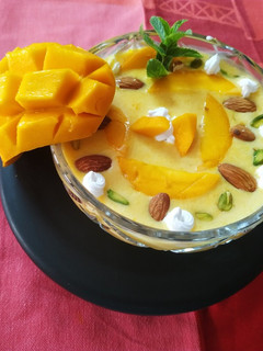 મેંગો કસ્ટર્ડ (Mango Custard Recipe In Gujarati) રેસીપી મુખ્ય ફોટો