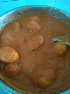દમ આલુ (Dum Aloo Recipe in Gujarati) રેસીપી મુખ્ય ફોટો