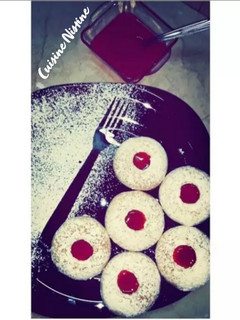 صورة لوصفة حلوى جافة بمربى الفراولة 🍓❤