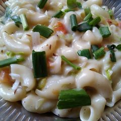 A picture of White sauce pasta.
