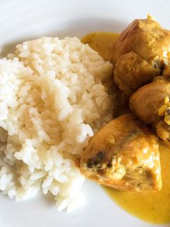 Una foto de Pollo en pepitoria