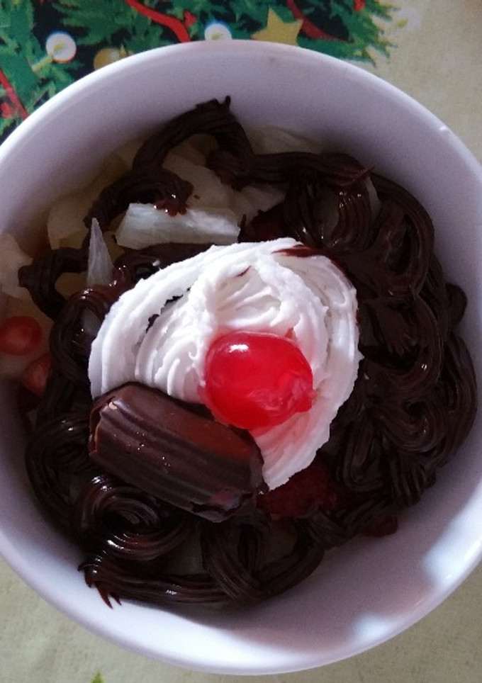 Una foto de Macedonia de frutas y chocolate