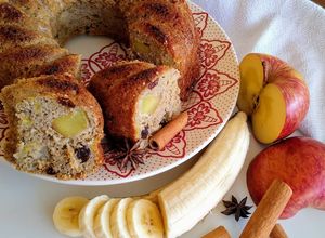 Foto de Bolo de banana, maçã e passas