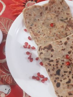 पुदीना प्याज़ पराठा (Pudina Pyaz Paratha recipe in Hindi) रेसिपी मुख्य फोटो