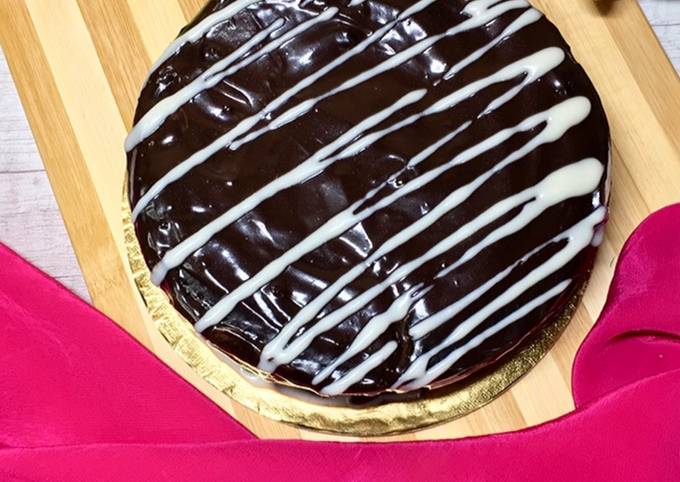 Order Eggless Chocolate Truffle Cake Online, Price Rs.649 | FlowerAura