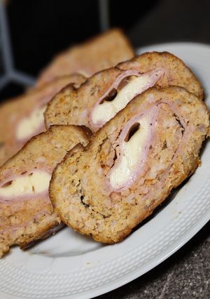 Sajttal és sonkával töltött fasírt recept fotója