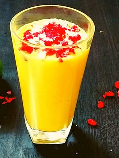 मैंगो शेक (Mango shake recipe in Hindi) रेसिपी मुख्य फोटो